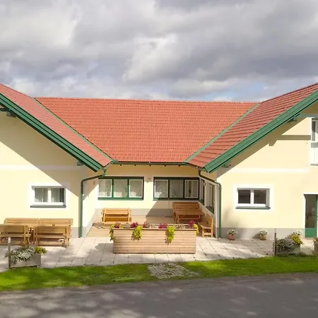 Gaestehaus Hebalm - Alleinnutzung Bis 50 Personen, 900 M2 Affittacamere