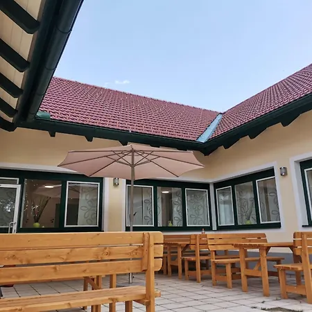 Gaestehaus Hebalm - Alleinnutzung Bis 50 Personen, 900 M2 Affittacamere 4*