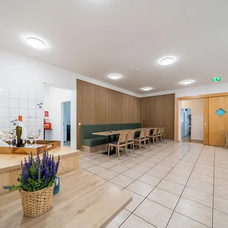 Gaestehaus Hebalm - Alleinnutzung Bis 50 Personen, 900 M2 Гостевой дом 4*