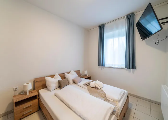 Guest house Gaestehaus Hebalm - 900 M2 Familien- & Gruppenhaus Zur Alleinnutzung Pack